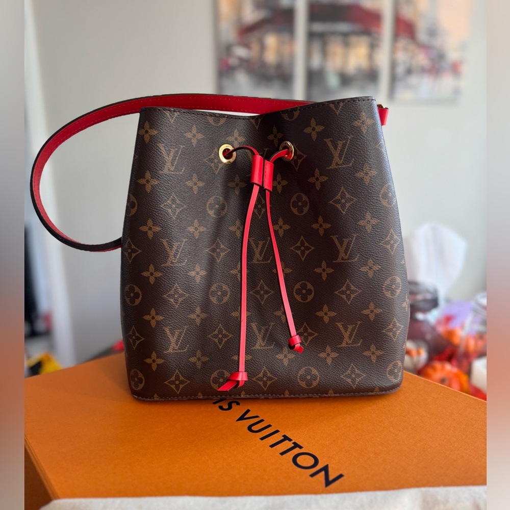 ❤️SOLD❤️Louis Vuitton NeoNoe Bucket Bag